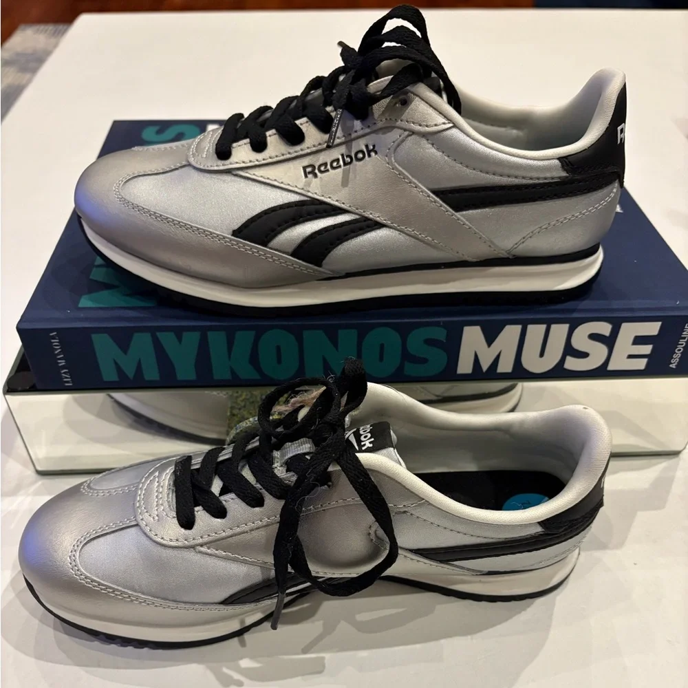 Reebok‎ World 70 Retro Sneakers Metallic Silver and Black Trainers NWT